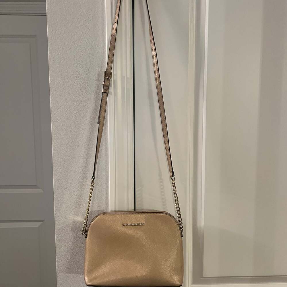 Michael Kors Cindy Large Dome Crossbody Bag | Metallic Rose Gold Purse